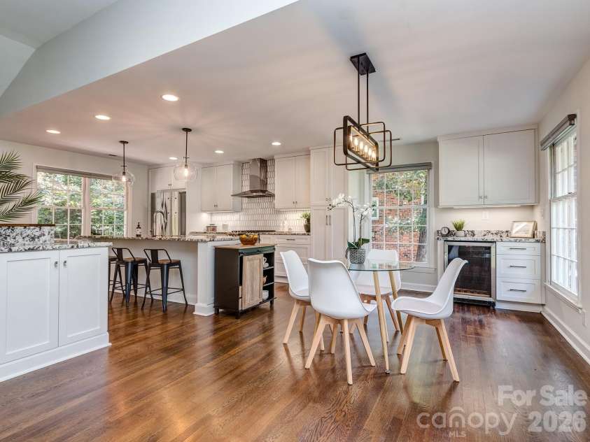 611 Reynolds Drive, Charlotte, NC 28209.  MLS# CAR4425763, YatesRealty ID 56481. 