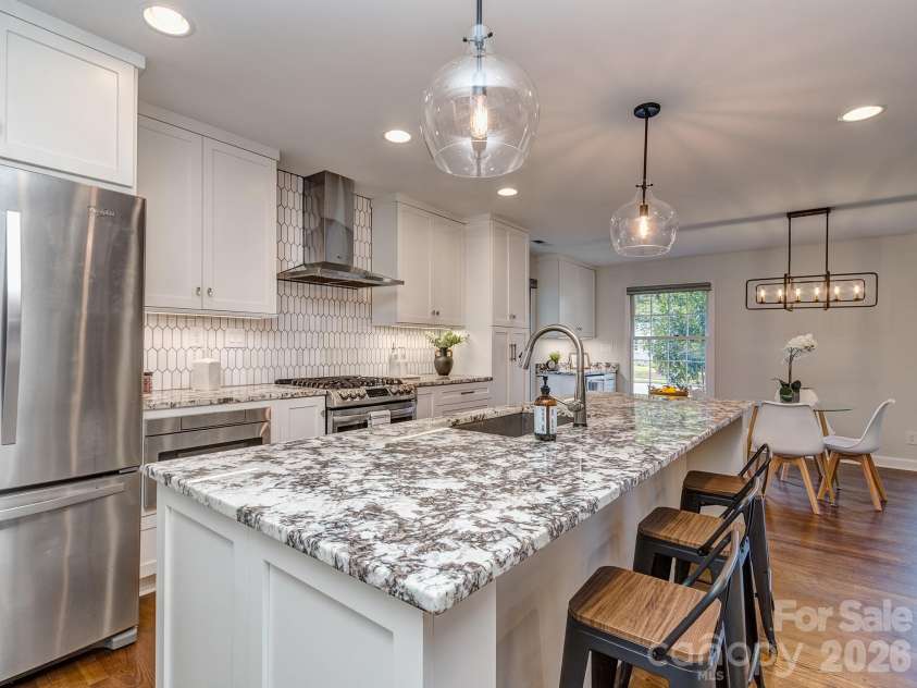 611 Reynolds Drive, Charlotte, NC 28209.  MLS# CAR4425763, YatesRealty ID 56481. 