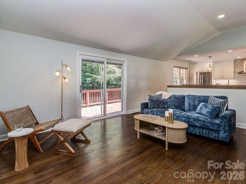 611 Reynolds Drive, Charlotte, NC 28209.  MLS# CAR4425763, YatesRealty ID 56481. 