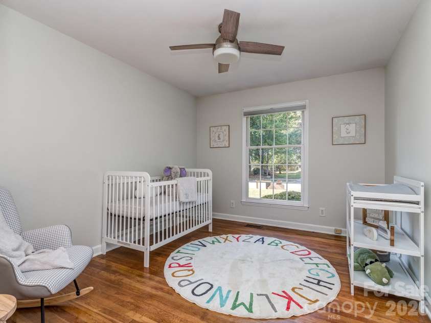 611 Reynolds Drive, Charlotte, NC 28209.  MLS# CAR4425763, YatesRealty ID 56481. 