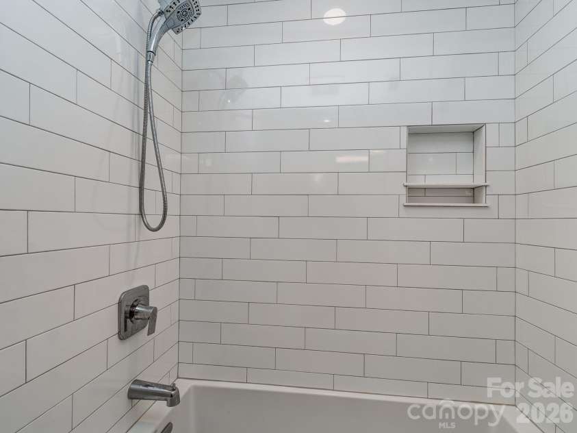 611 Reynolds Drive, Charlotte, NC 28209.  MLS# CAR4425763, YatesRealty ID 56481. 