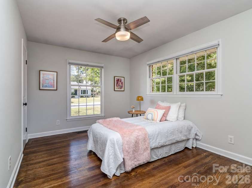 611 Reynolds Drive, Charlotte, NC 28209.  MLS# CAR4425763, YatesRealty ID 56481. 