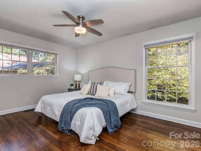 611 Reynolds Drive, Charlotte, NC 28209.  MLS# CAR4425763, YatesRealty ID 56481. 