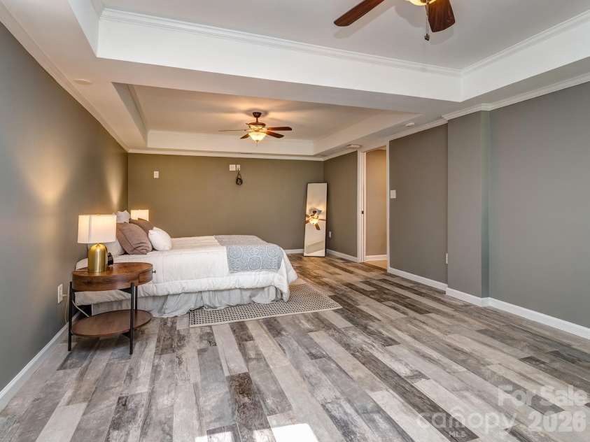 611 Reynolds Drive, Charlotte, NC 28209.  MLS# CAR4425763, YatesRealty ID 56481. 