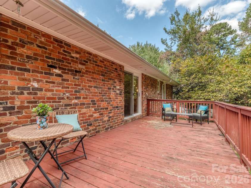 611 Reynolds Drive, Charlotte, NC 28209.  MLS# CAR4425763, YatesRealty ID 56481. 