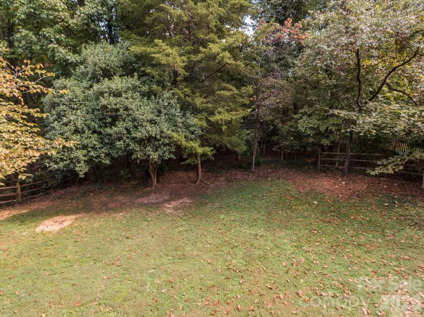 611 Reynolds Drive, Charlotte, NC 28209.  MLS# CAR4425763, YatesRealty ID 56481. 