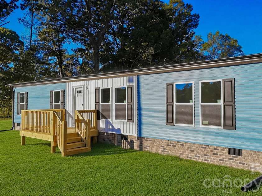 105 Estate Drive, Statesville, NC 28678.  MLS# CAR4434088, YatesRealty ID 56483. 