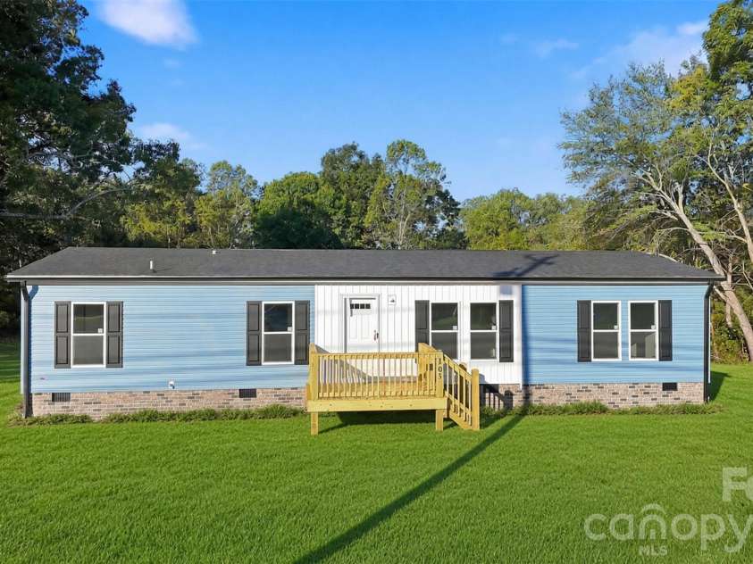 105 Estate Drive, Statesville, NC 28678.  MLS# CAR4434088, YatesRealty ID 56483. 