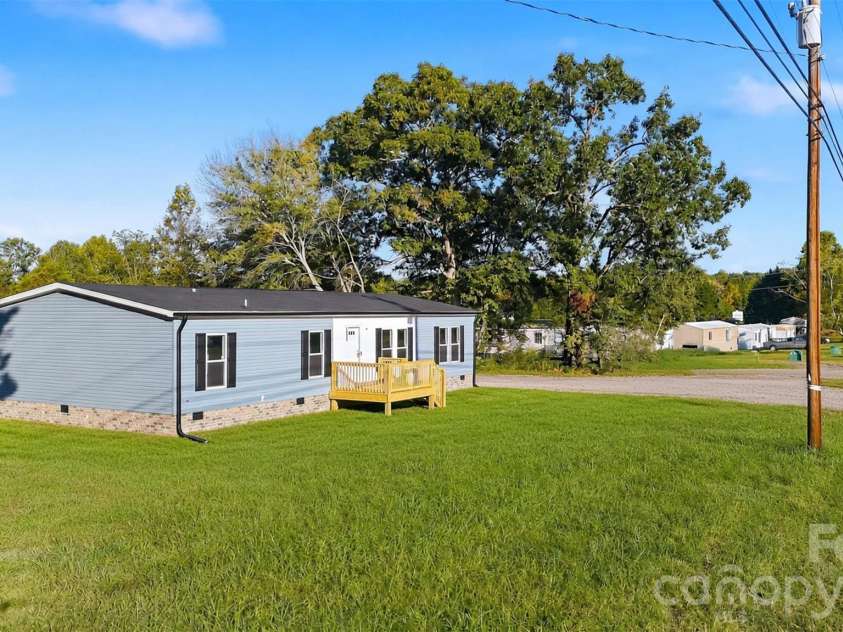 105 Estate Drive, Statesville, NC 28678.  MLS# CAR4434088, YatesRealty ID 56483. 