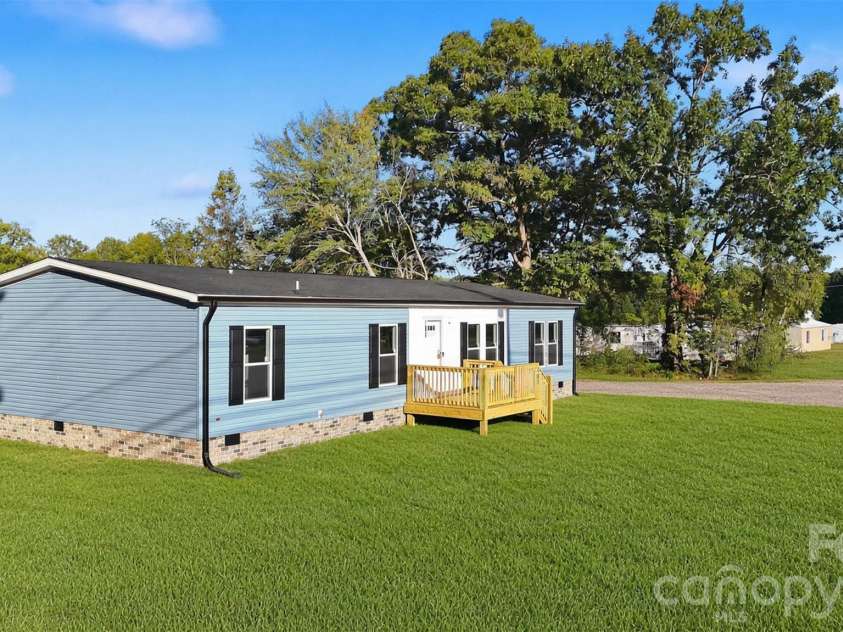 105 Estate Drive, Statesville, NC 28678.  MLS# CAR4434088, YatesRealty ID 56483. 