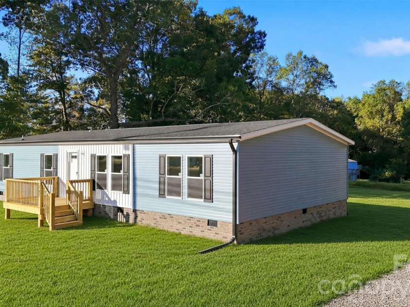 105 Estate Drive, Statesville, NC 28678.  MLS# CAR4434088, YatesRealty ID 56483. 