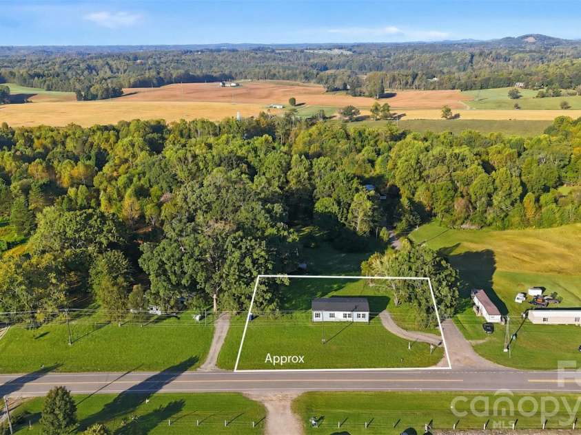 105 Estate Drive, Statesville, NC 28678.  MLS# CAR4434088, YatesRealty ID 56483. 