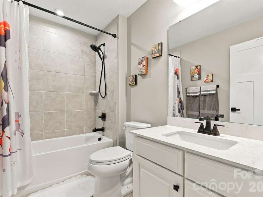 14118 Sunnyhill Grove Road, Davidson, NC 28036.  MLS# CAR4434488, YatesRealty ID 56484. Upstairs Private Bathroom