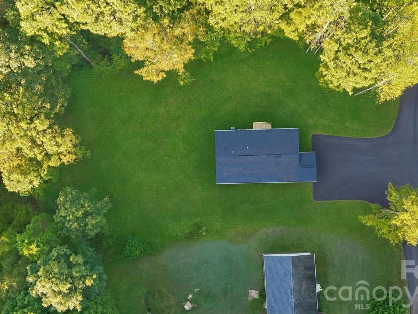 189 Village Point Drive, Statesville, NC 28625.  MLS# CAR4434090, YatesRealty ID 56485. 
