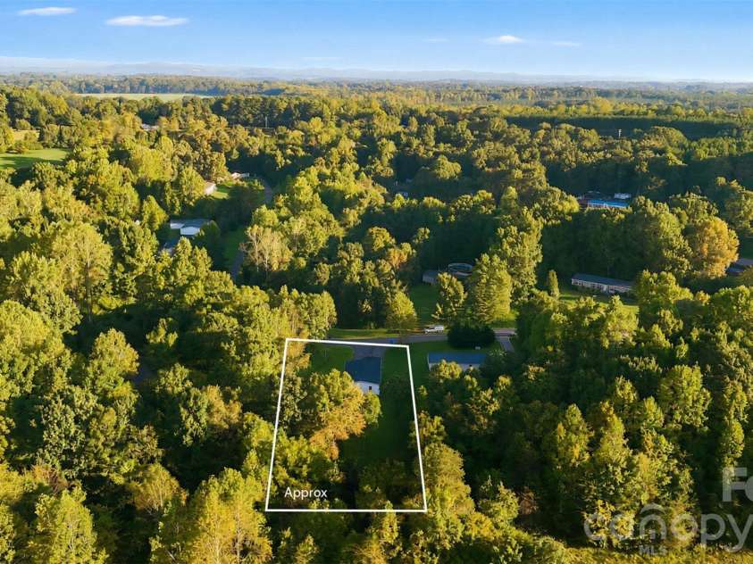 189 Village Point Drive, Statesville, NC 28625.  MLS# CAR4434090, YatesRealty ID 56485. 