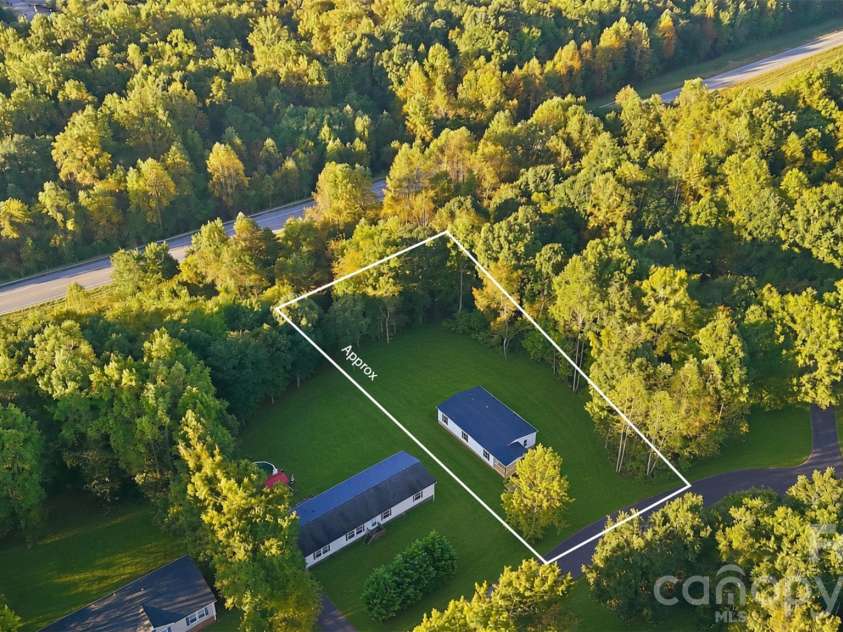 189 Village Point Drive, Statesville, NC 28625.  MLS# CAR4434090, YatesRealty ID 56485. 