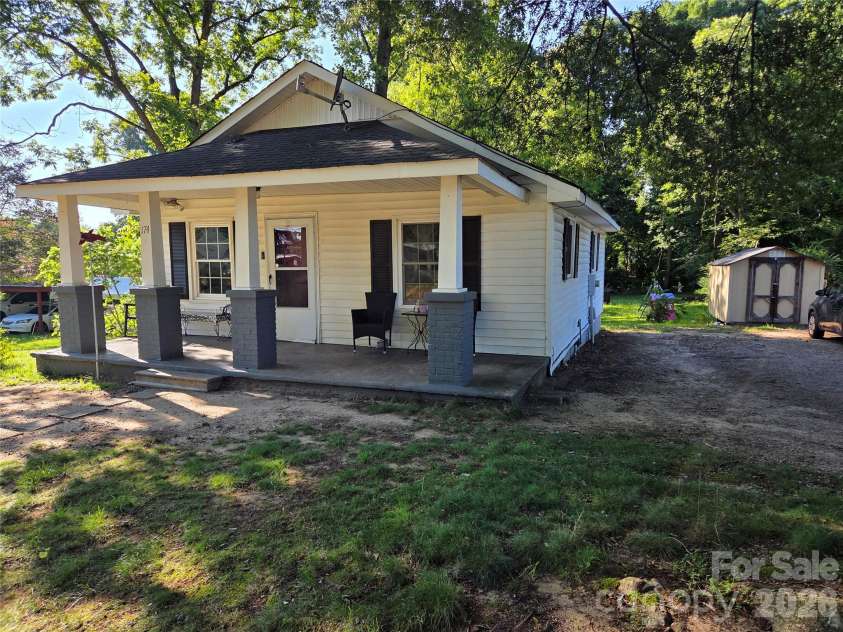 174 Cannon Avenue, Concord, NC 28025.  MLS# CAR4403096, YatesRealty ID 56487. 