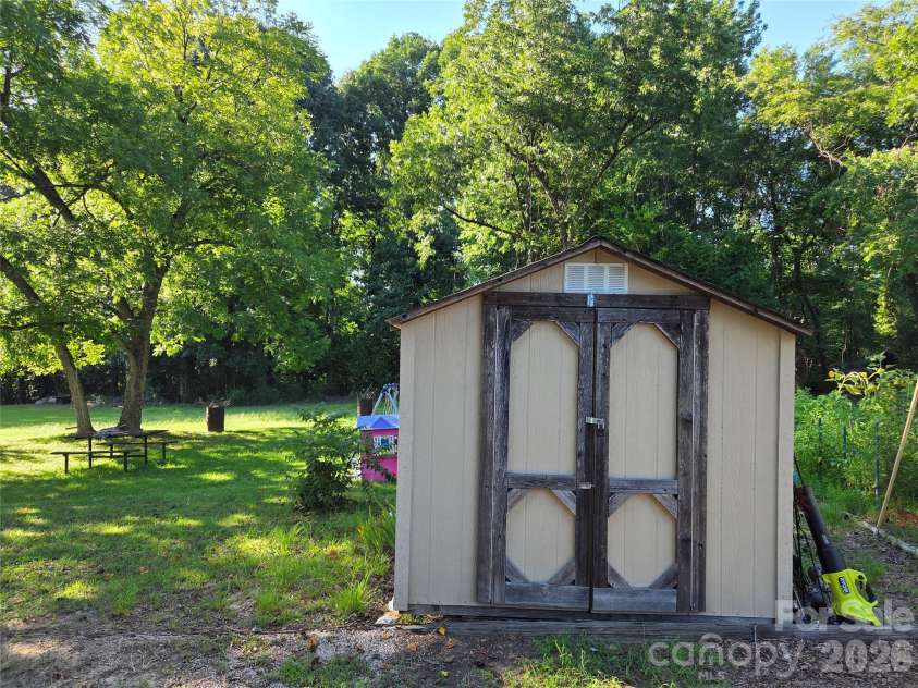 174 Cannon Avenue, Concord, NC 28025.  MLS# CAR4403096, YatesRealty ID 56487. 
