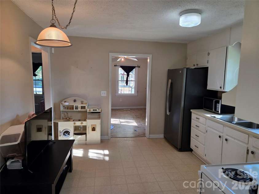 174 Cannon Avenue, Concord, NC 28025.  MLS# CAR4403096, YatesRealty ID 56487. 