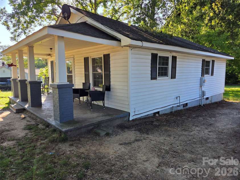 174 Cannon Avenue, Concord, NC 28025.  MLS# CAR4403096, YatesRealty ID 56487. 