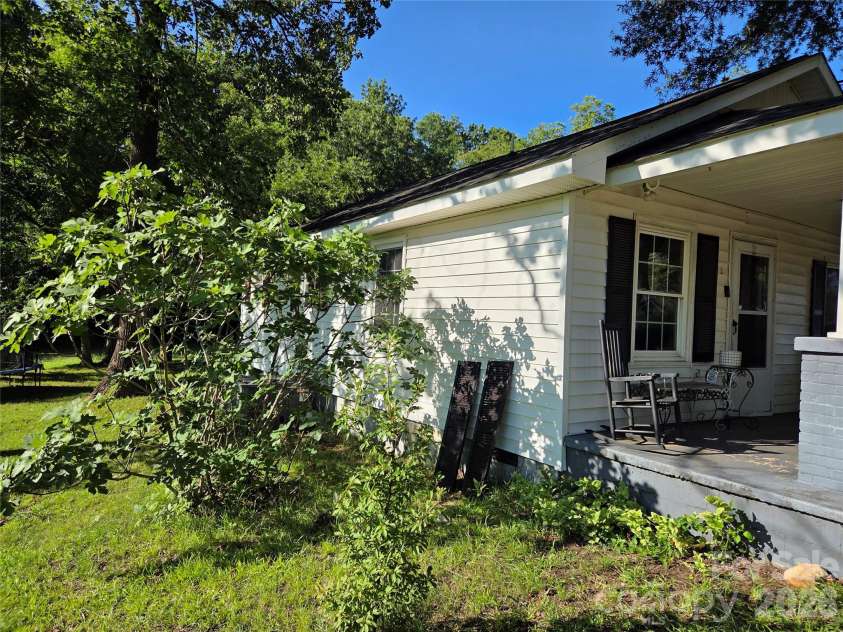 174 Cannon Avenue, Concord, NC 28025.  MLS# CAR4403096, YatesRealty ID 56487. 