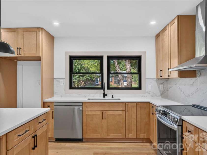 3921 Havenwood Road, Charlotte, NC 28205.  MLS# CAR4434494, YatesRealty ID 56488. 