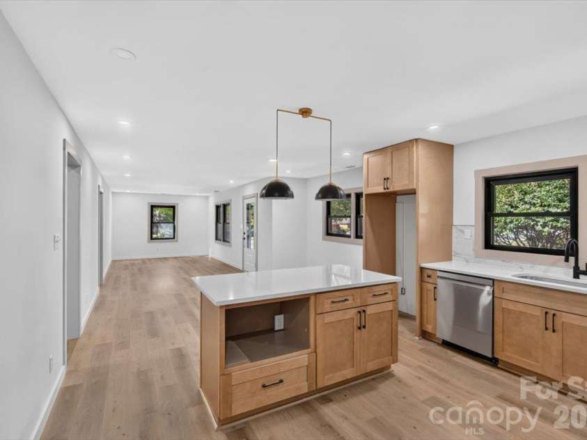 3921 Havenwood Road, Charlotte, NC 28205.  MLS# CAR4434494, YatesRealty ID 56488. 
