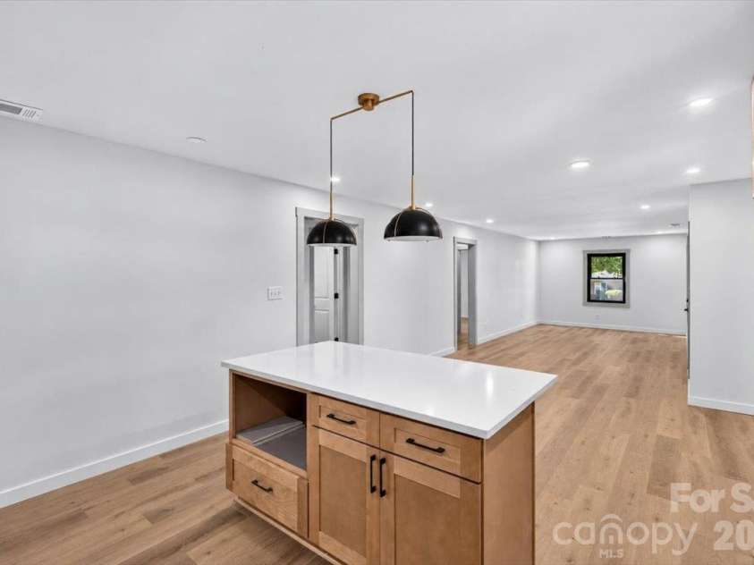 3921 Havenwood Road, Charlotte, NC 28205.  MLS# CAR4434494, YatesRealty ID 56488. 