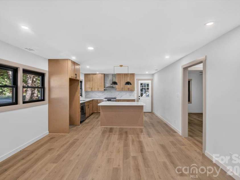 3921 Havenwood Road, Charlotte, NC 28205.  MLS# CAR4434494, YatesRealty ID 56488. 