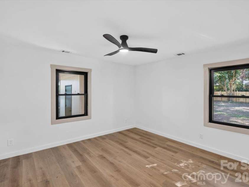 3921 Havenwood Road, Charlotte, NC 28205.  MLS# CAR4434494, YatesRealty ID 56488. 