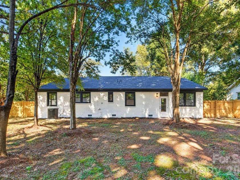 3921 Havenwood Road, Charlotte, NC 28205.  MLS# CAR4434494, YatesRealty ID 56488. 