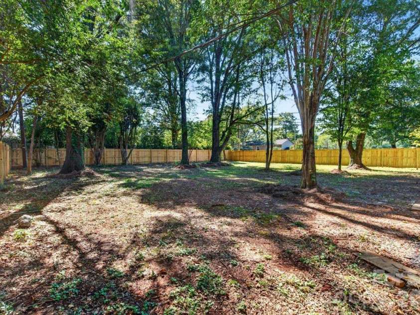 3921 Havenwood Road, Charlotte, NC 28205.  MLS# CAR4434494, YatesRealty ID 56488. 