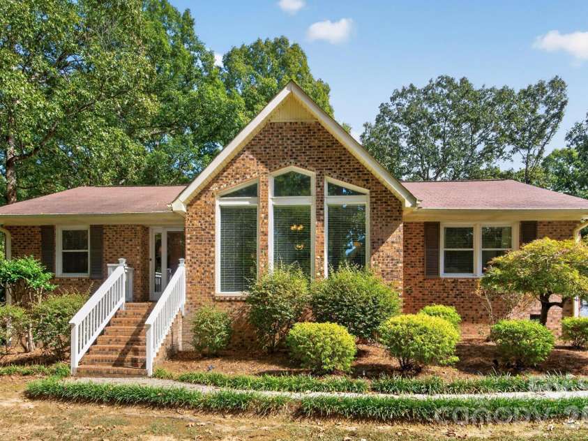 2209 Rainbrook Drive, Monroe, NC 28112.  MLS# CAR4432727, YatesRealty ID 56489. Front view - 2209 Rainbrook Dr