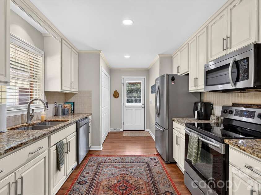 2209 Rainbrook Drive, Monroe, NC 28112.  MLS# CAR4432727, YatesRealty ID 56489. Updated kitchen