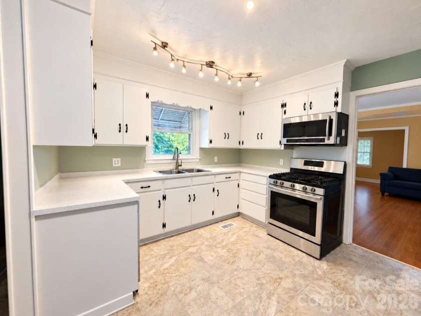330 Holly Avenue, Salisbury, NC 28147.  MLS# CAR4434506, YatesRealty ID 56492. 