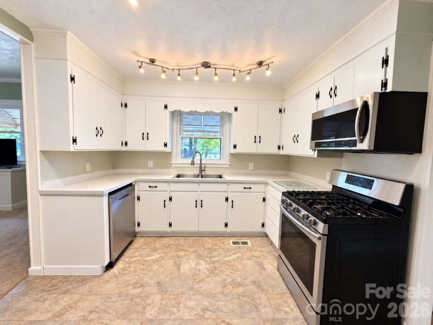 330 Holly Avenue, Salisbury, NC 28147.  MLS# CAR4434506, YatesRealty ID 56492. 