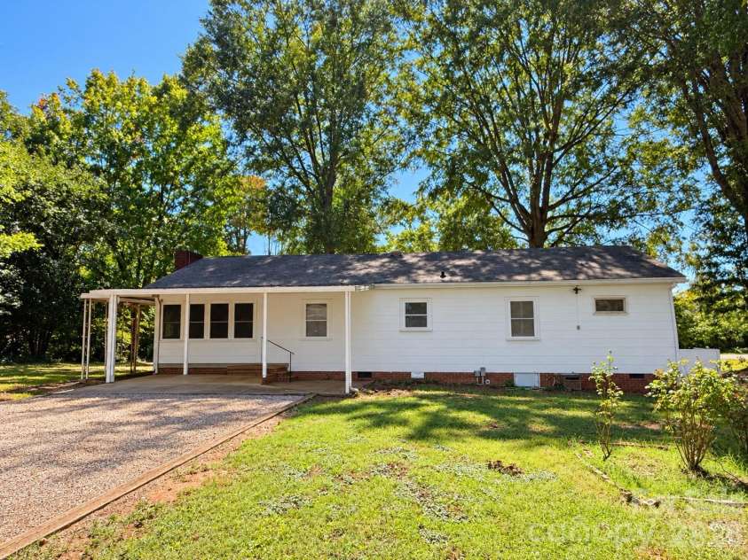 330 Holly Avenue, Salisbury, NC 28147.  MLS# CAR4434506, YatesRealty ID 56492. 