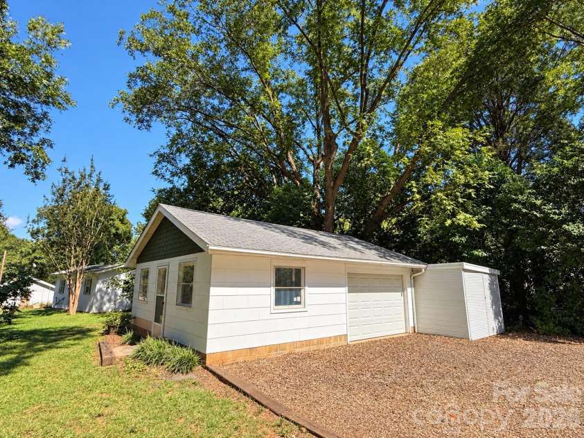 330 Holly Avenue, Salisbury, NC 28147.  MLS# CAR4434506, YatesRealty ID 56492. 