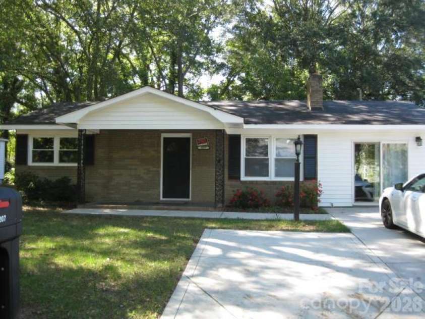 207 Palmer Street, Shelby, NC 28150.  MLS# CAR4432805, YatesRealty ID 56493. 