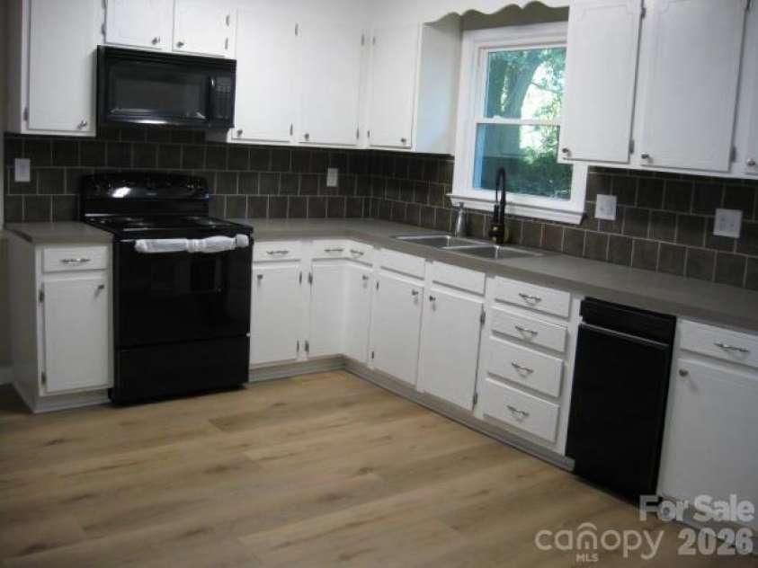 207 Palmer Street, Shelby, NC 28150.  MLS# CAR4432805, YatesRealty ID 56493. 
