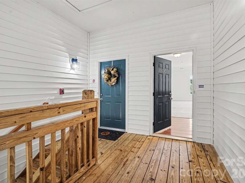 18711 Ruffner Drive, Cornelius, NC 28031.  MLS# CAR4433414, YatesRealty ID 56495. 