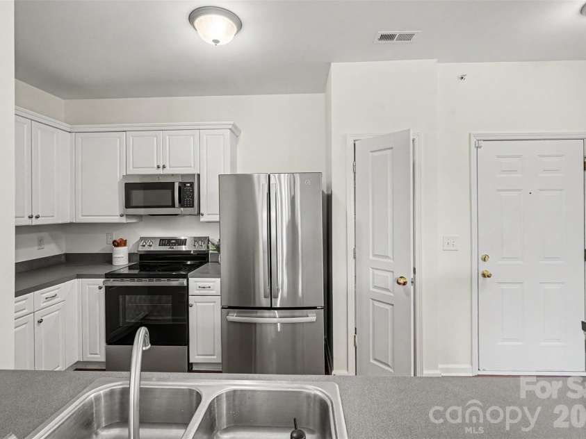 18711 Ruffner Drive, Cornelius, NC 28031.  MLS# CAR4433414, YatesRealty ID 56495. 
