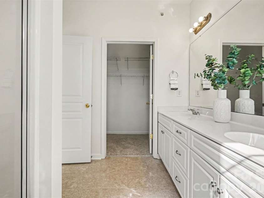 18711 Ruffner Drive, Cornelius, NC 28031.  MLS# CAR4433414, YatesRealty ID 56495. 