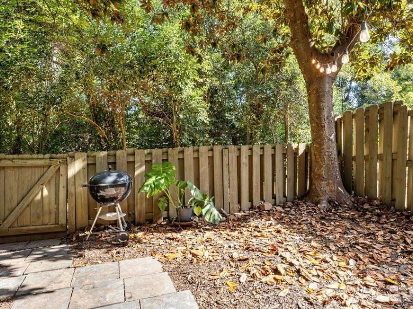 4607 Hedgemore Drive, Charlotte, NC 28209.  MLS# CAR4432760, YatesRealty ID 56496. 