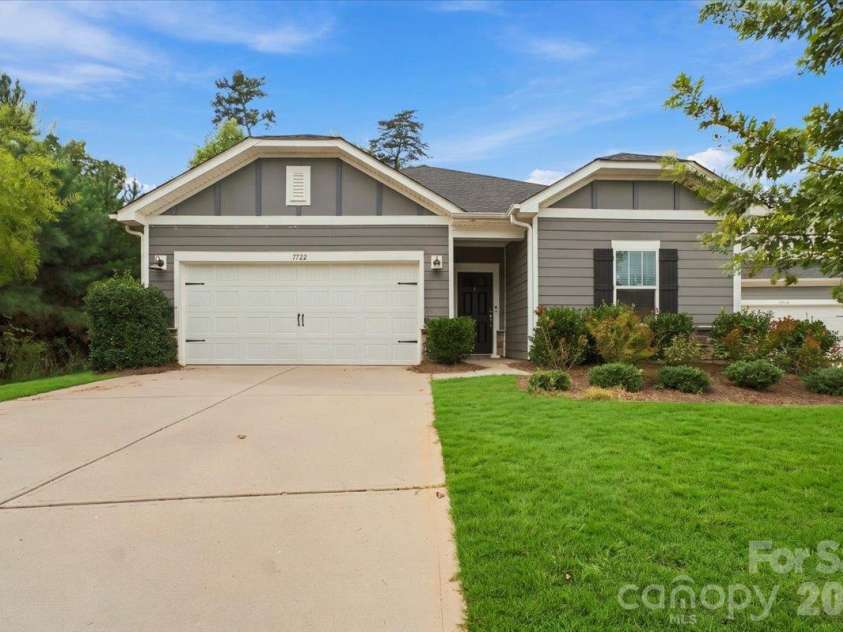 7722 Porrera Street, Charlotte, NC 28214.  MLS# CAR4434037, YatesRealty ID 56499. Welcome Home!