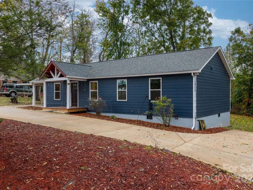 1515 Berkley Street, Lenoir, NC 28645.  MLS# CAR4315042, YatesRealty ID 565. 