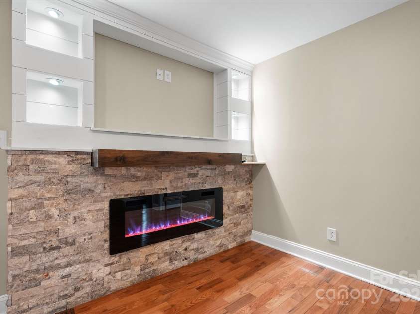 1515 Berkley Street, Lenoir, NC 28645.  MLS# CAR4315042, YatesRealty ID 565. Fireplce