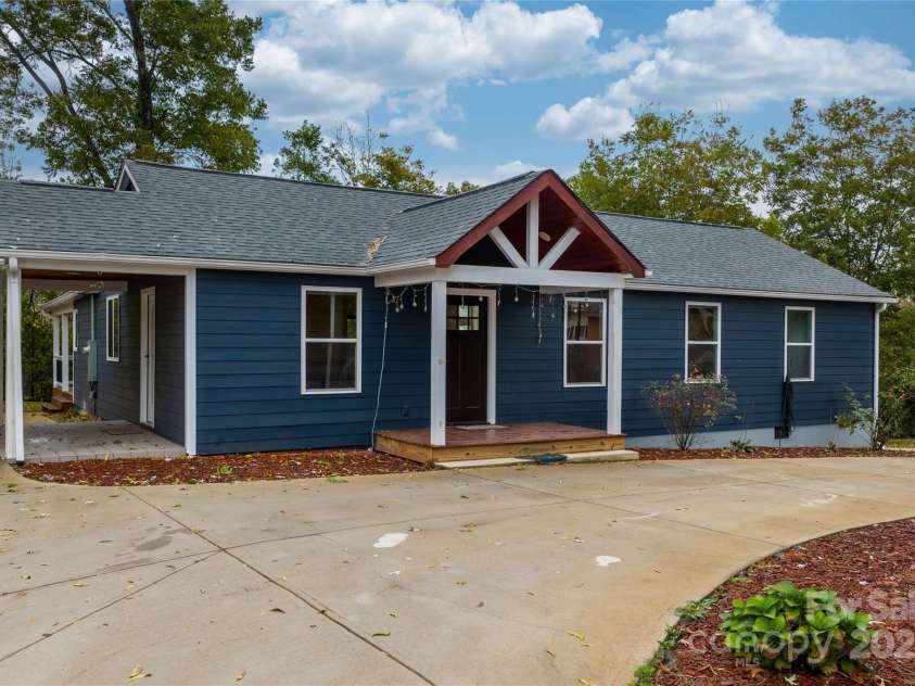 1515 Berkley Street, Lenoir, NC 28645.  MLS# CAR4315042, YatesRealty ID 565. Front