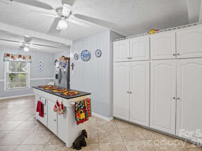 11210 Walking Horse Lane, Charlotte, NC 28215.  MLS# CAR4434271, YatesRealty ID 56500. 