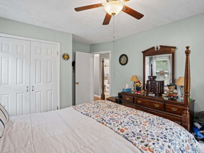 11210 Walking Horse Lane, Charlotte, NC 28215.  MLS# CAR4434271, YatesRealty ID 56500. 